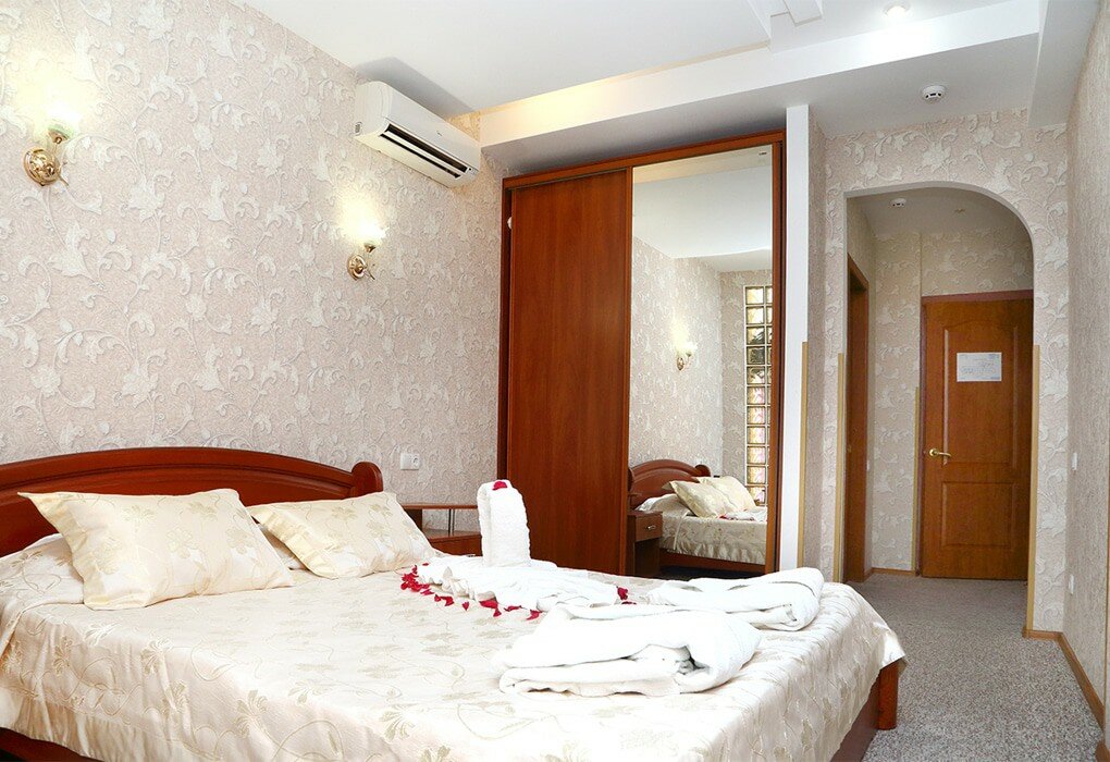 Гостиница Маджестик Партенит-97