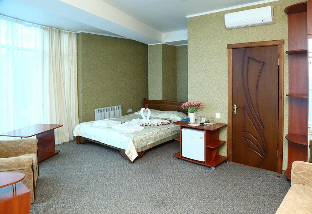 Гостиница Маджестик Партенит-105