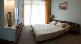 Гостиница Маджестик Партенит Стандартный двухместный номер с 1 кроватью или 2 отдельными кроватями и видом на море-1