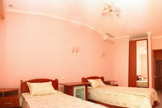 Гостиница Маджестик Партенит стандарт бюджетный с раздельными кроватями или одной  двуспальной кроватью-1