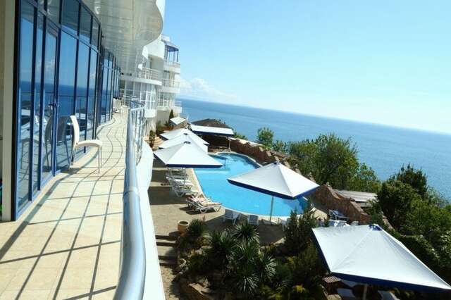 Гостиница Маджестик Партенит-83