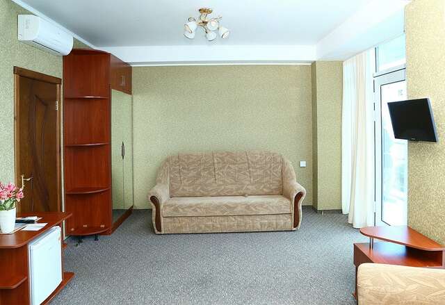 Гостиница Маджестик Партенит-90